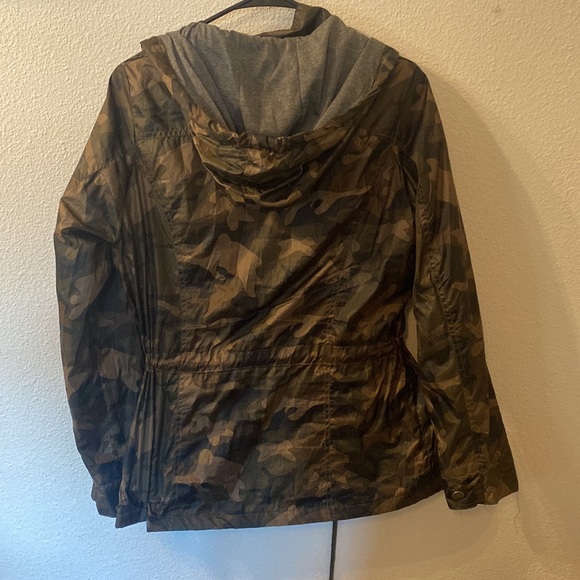 Snobbish Collection camo hooded rain coat size large - Picture 4 of 4